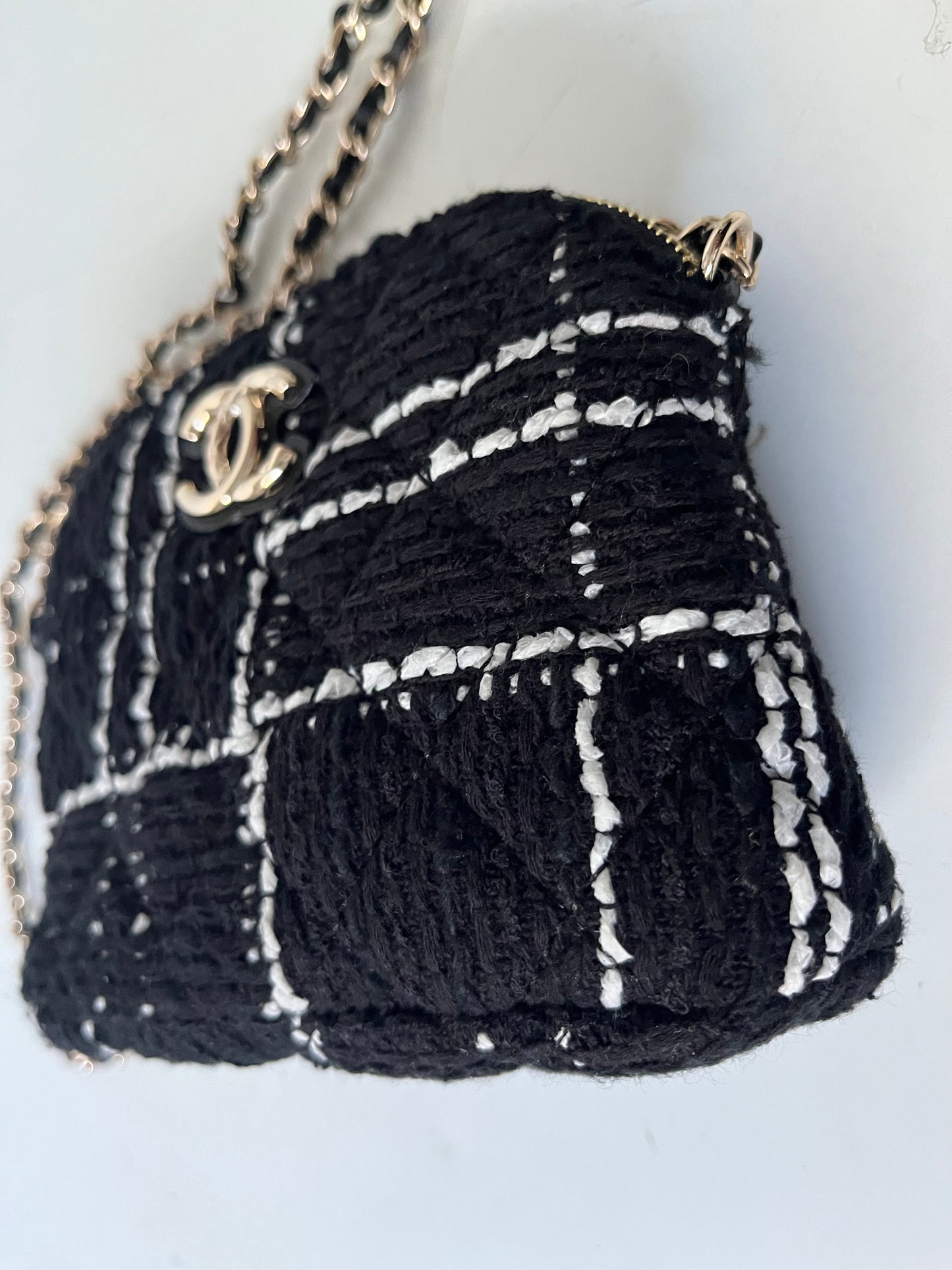 Chanel Tweed Crossbody Bag Schwarz Weiß CC Logo Mini Bag GWP